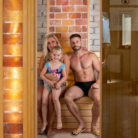 Imperial Gyogyszallo Es Gyogyfurdo 2* 키슈쾨뢰시