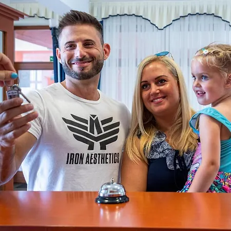 Hotell Imperial Gyogyszallo Es Gyogyfurdo 2*