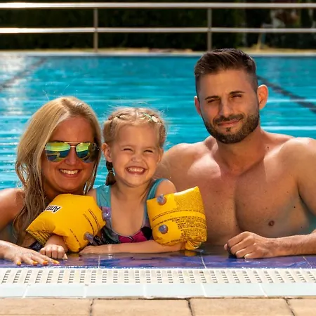 Imperial Gyogyszallo Es Gyogyfurdo 키슈쾨뢰시